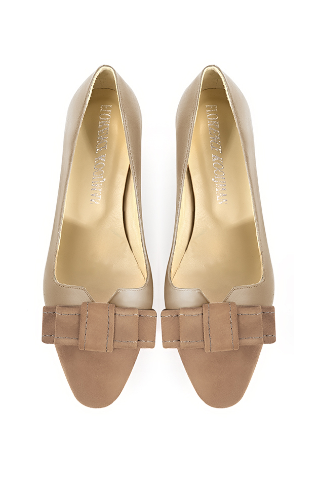 Tan beige women's dress pumps, with a knot on the front. Round toe. Low block heels. Top view - Florence KOOIJMAN
